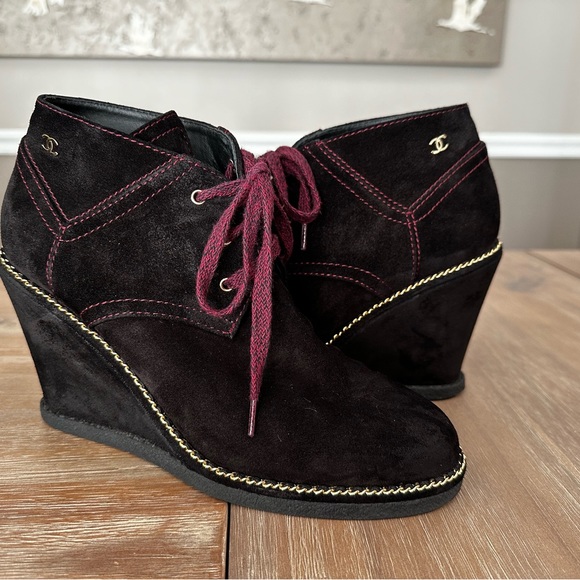 CHANEL Suede Wedge Booties CC Chain size 41 - Picture 3 of 12